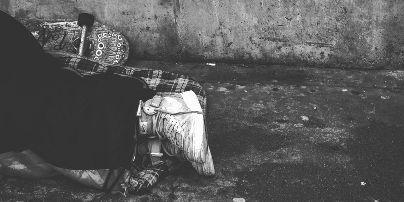 abandoned-adult-black-and-whit